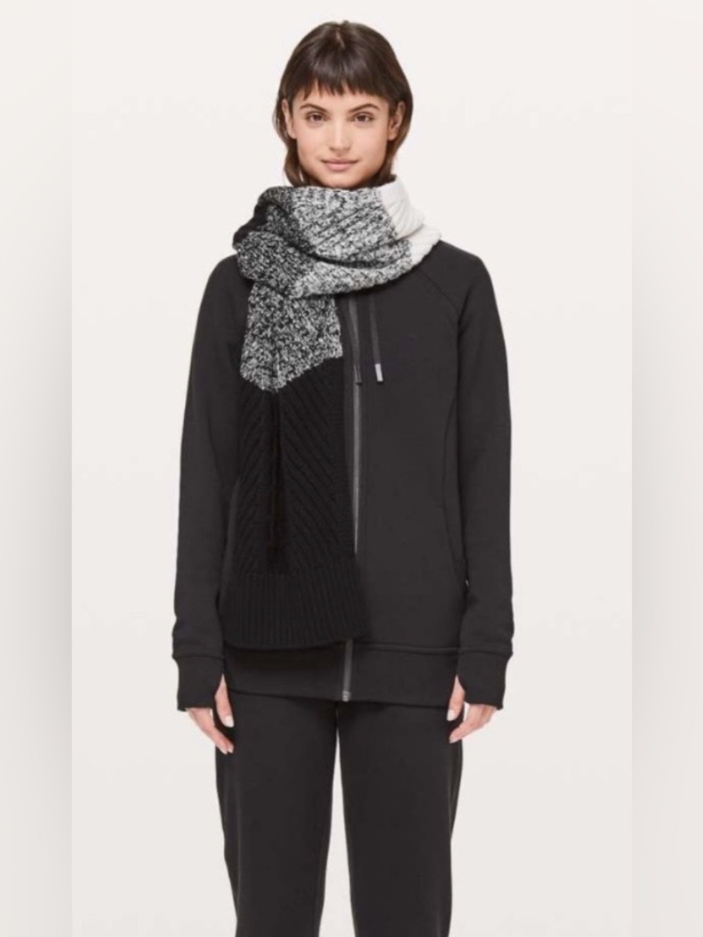 Lululemon Twisted Bliss Scarf
Black / Angel Wing